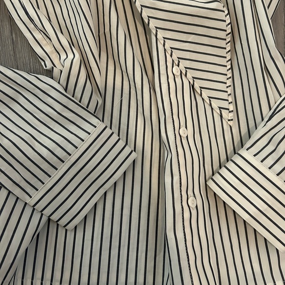 H&M Off The Shoulder Button Down Blouse - Picture 2 of 6